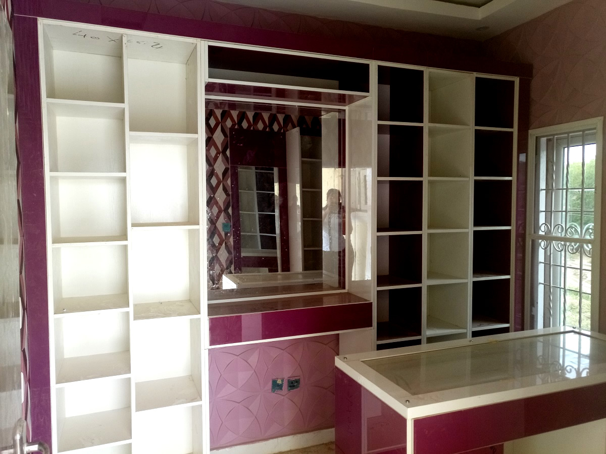 Simple Walk-In Jewellry Room